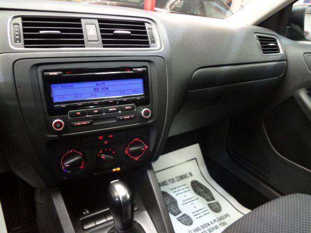 2011 Volkswagen Jetta 4dr Sedan 6A